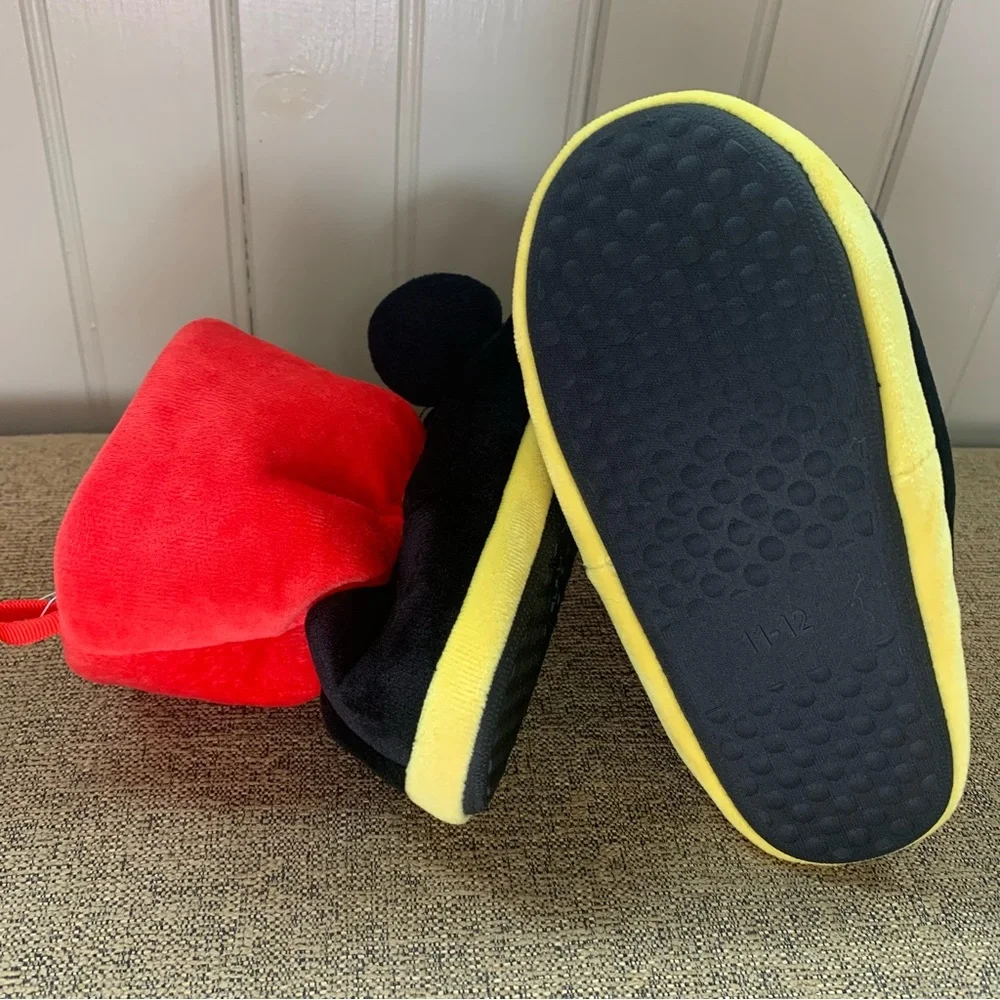 Disney Mickey Mouse Slippers Fabric Upper Size 11-12 Like New.